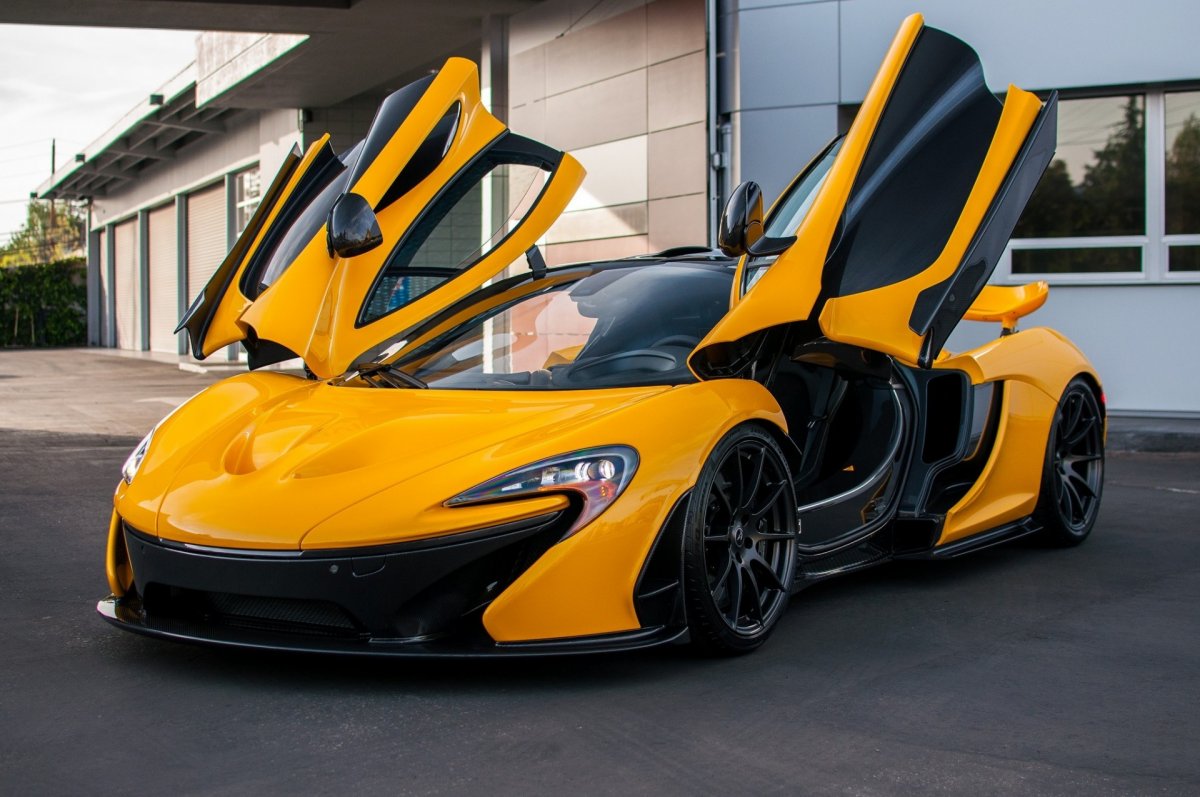 McLaren P1 желтый