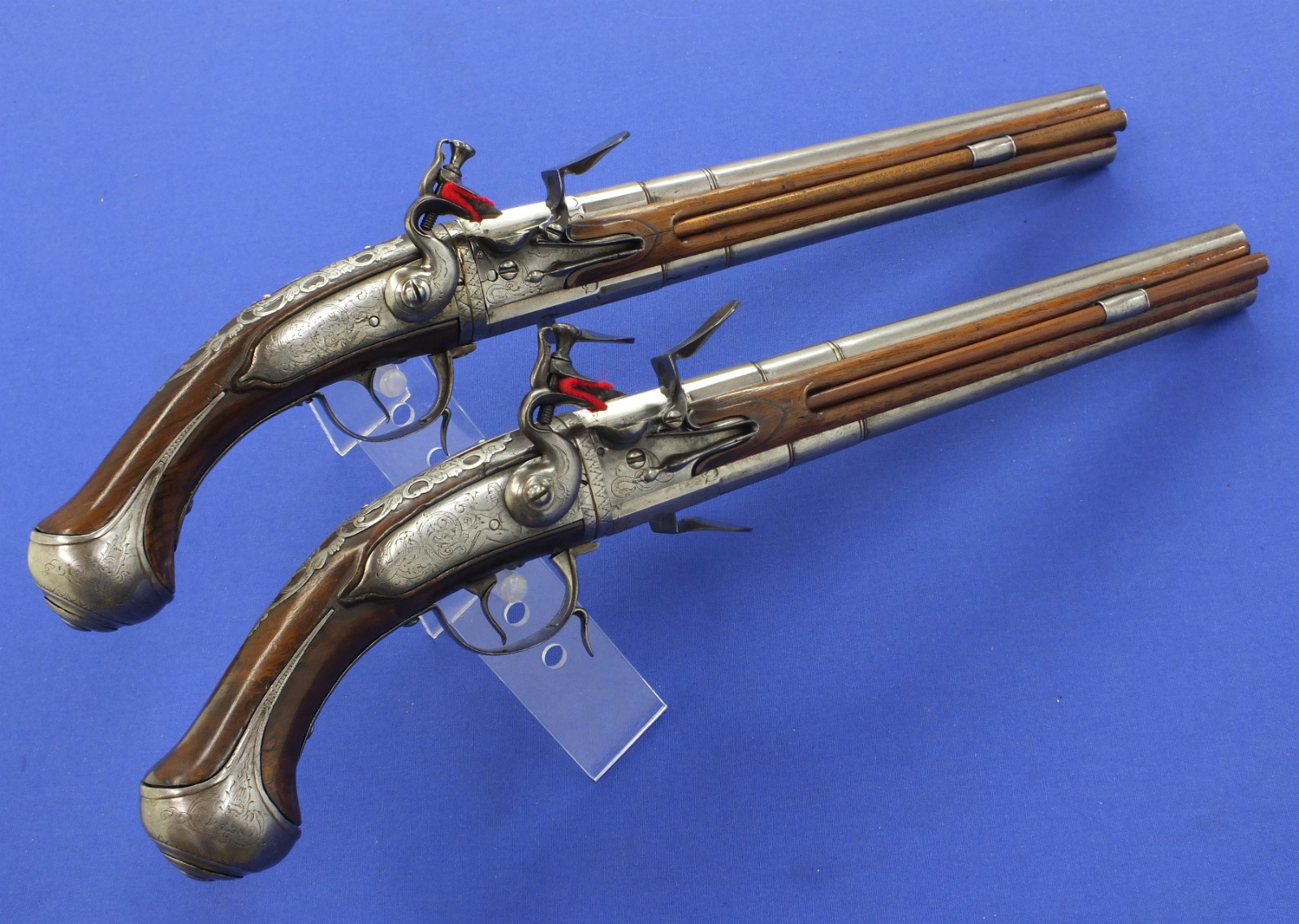 Старинное оружие 6. Голландские Двуствольные кремневые пистолеты 1670 года. Мушкет 17 век. Кремневый мушкет 16 века.