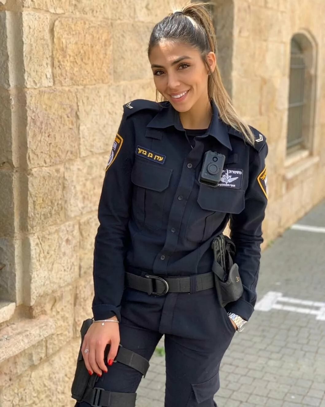Фото девушки полицейской в зимней форме