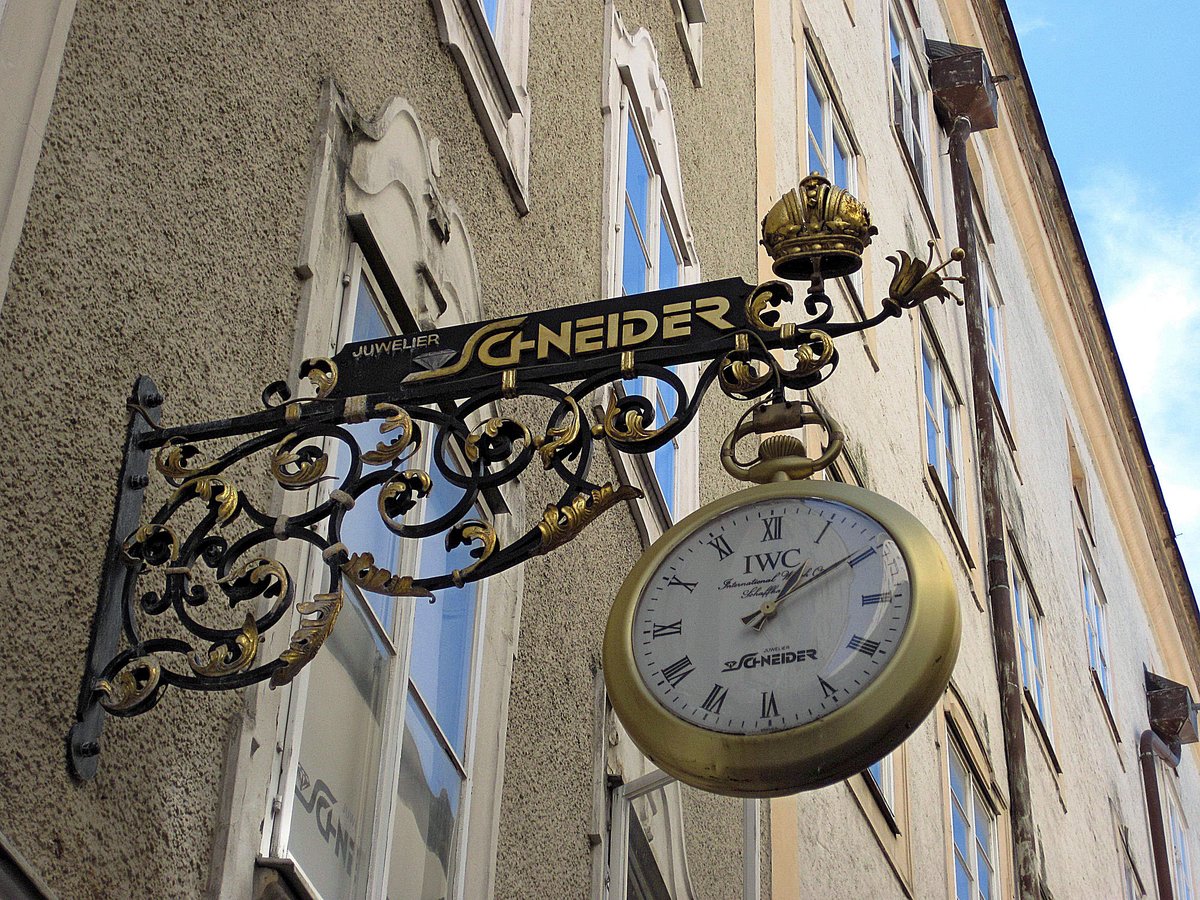 Уличные часы для загородного. Уличные часы. Большие уличные часы. Часы на улице. Старинные уличные часы.