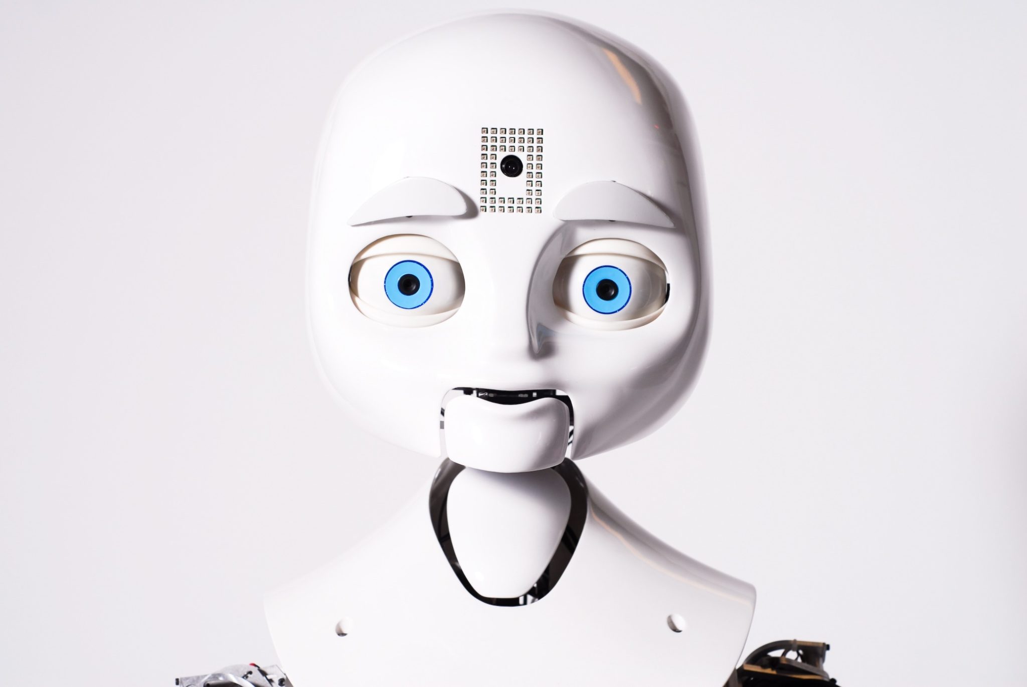 Роботов есть мозги. Голова робота. Лицо робота. Добрый робот. Глаза робота.