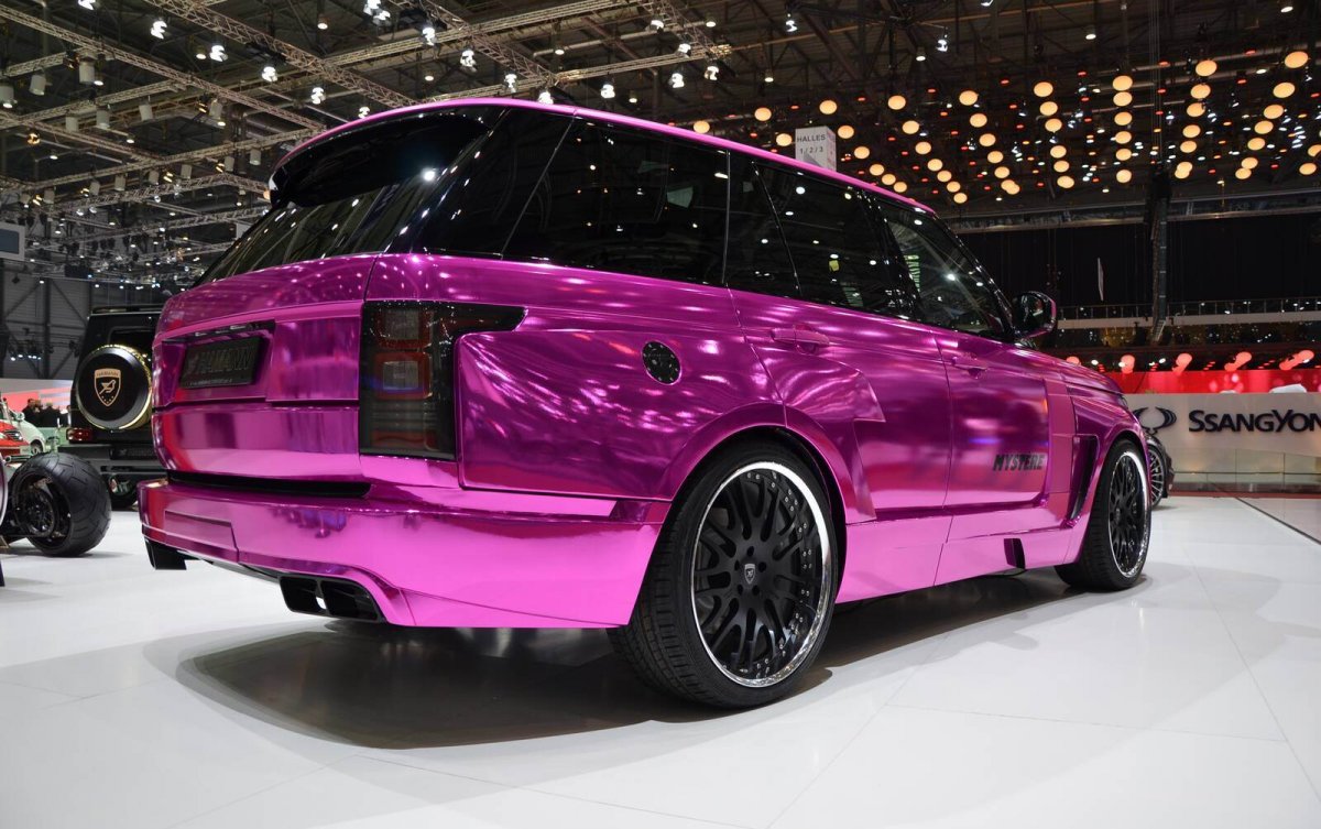 Розовый Range Rover