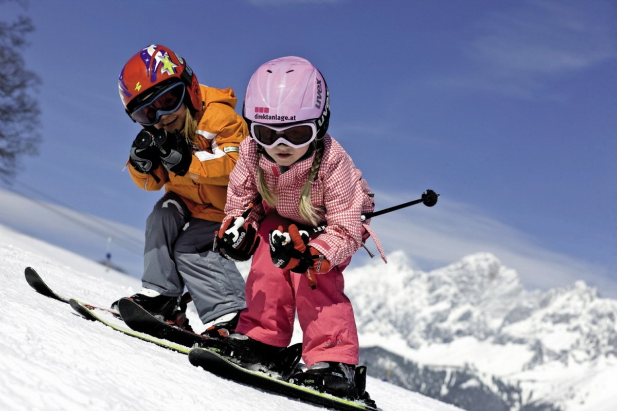 Малыши на горных лыжах
