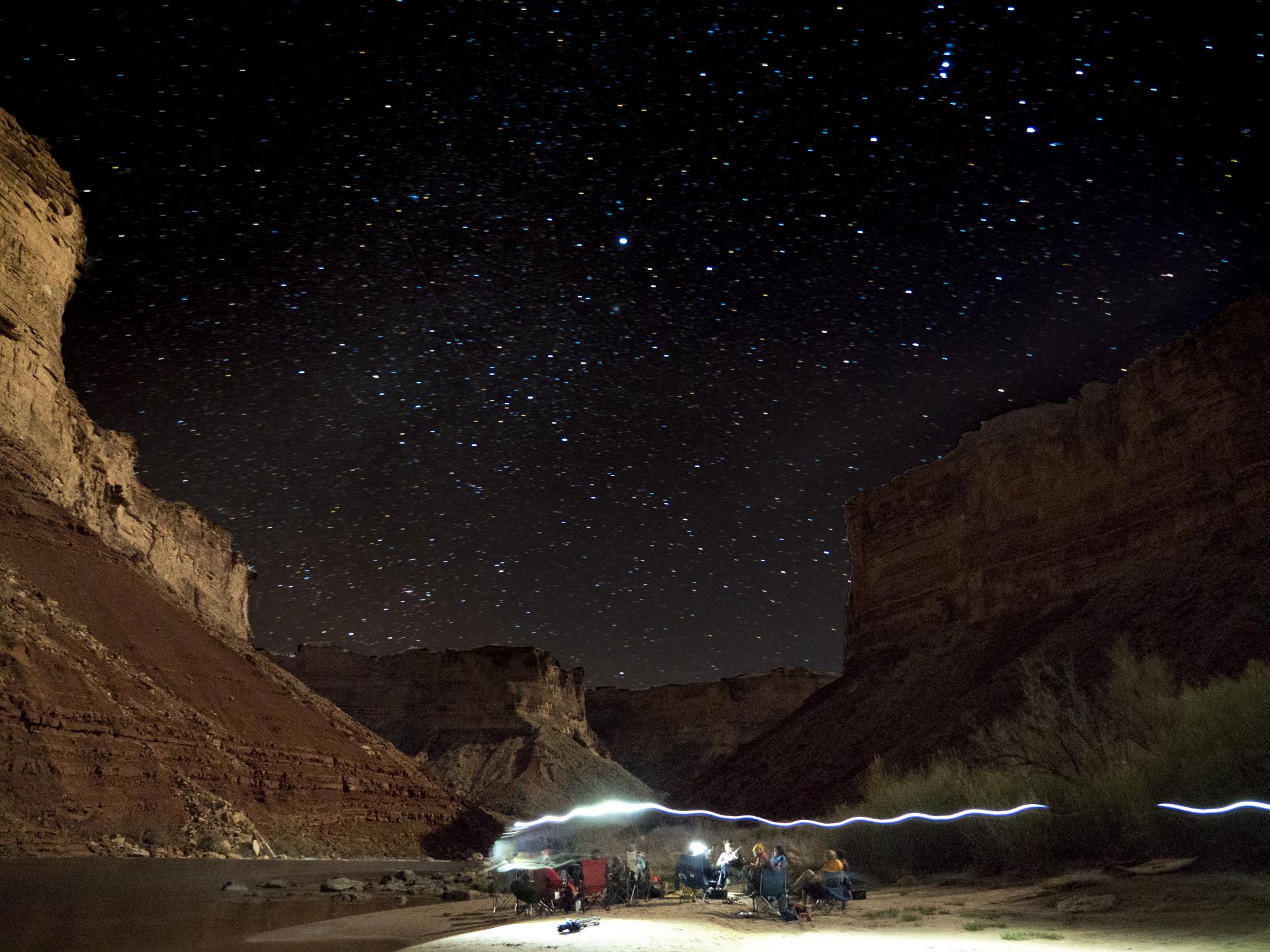 Туры звездное небо. Чарынский каньон Казахстан ночь. Чарынский каньон ночью. Чарынский каньон звездное небо. Гранд каньон в США ночью.