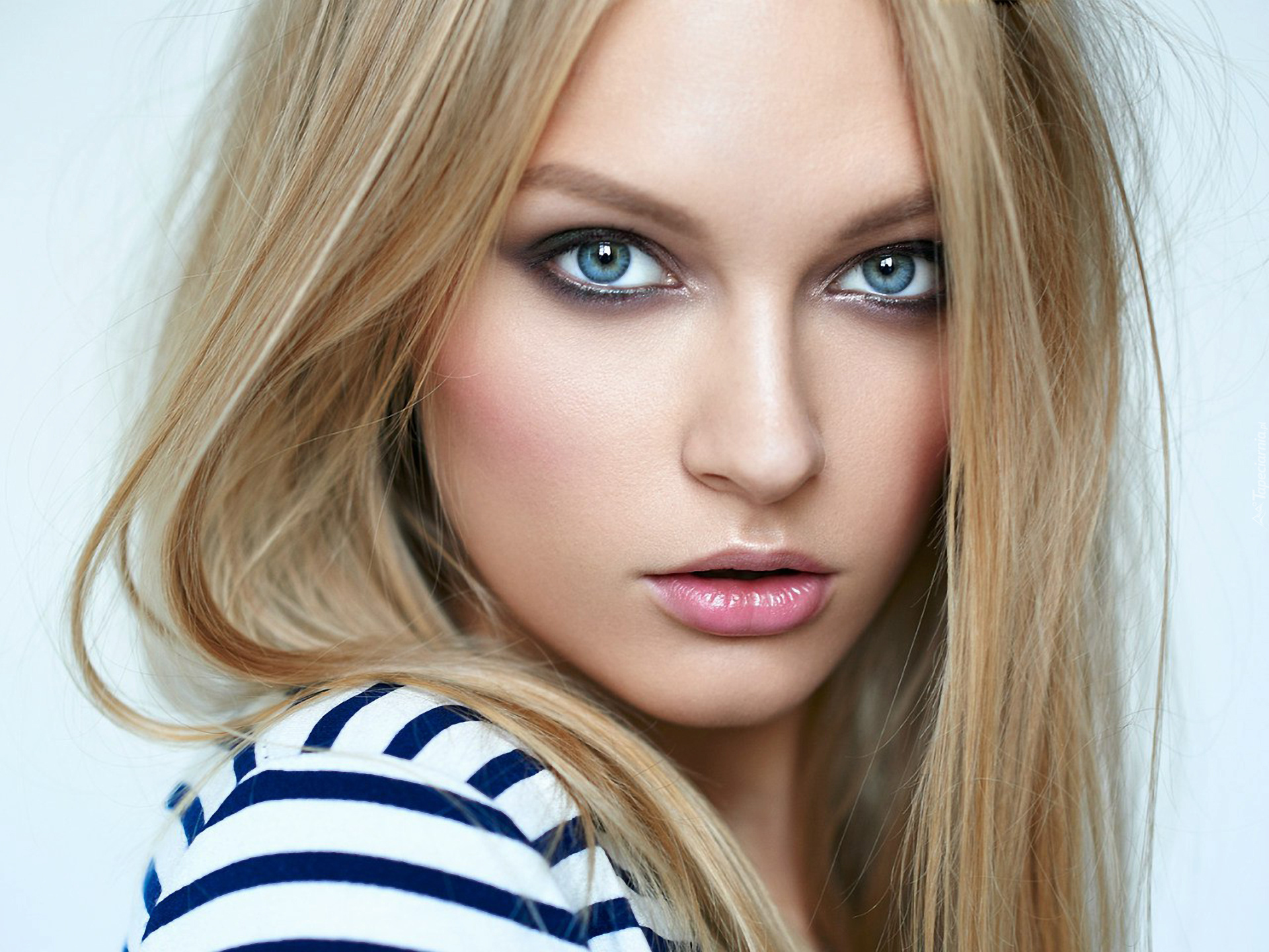 Краси красивая. Блондинка с голубыми глазами. Модель блондинка с голубыми глазами. Блондинка с зелеными глазами.