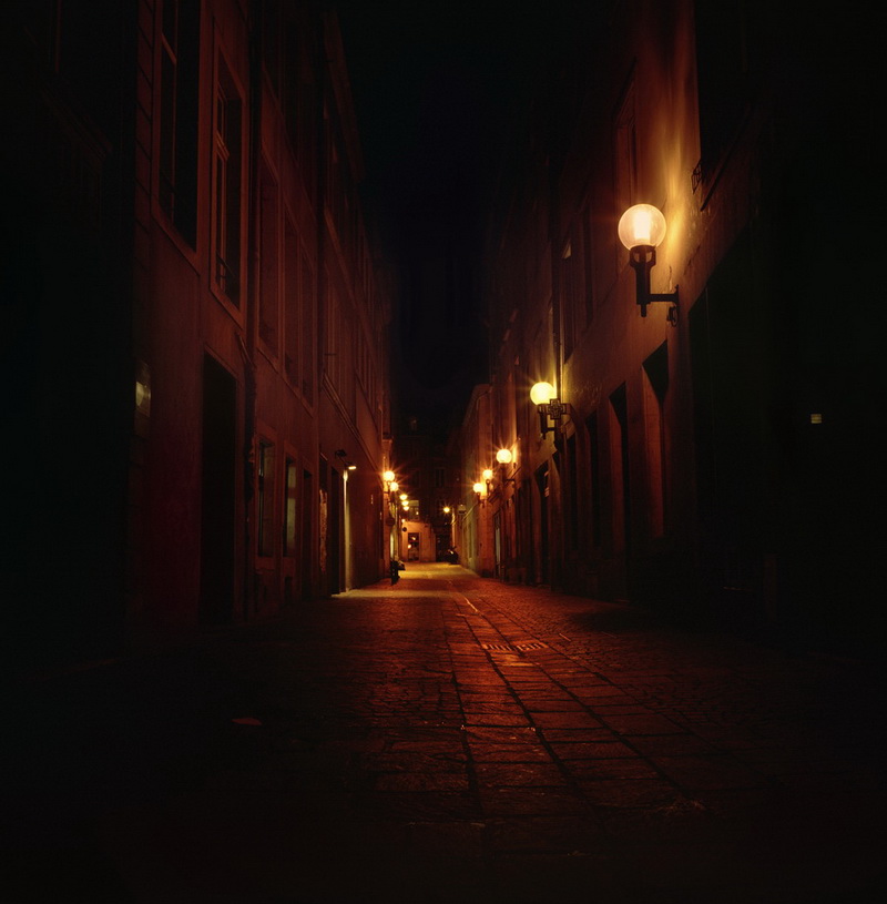 Ночь улица фонарь песни. Ночная улица. Темная улица с фонарями. Тёмная улица ночью. Ночная улица с фонарями.