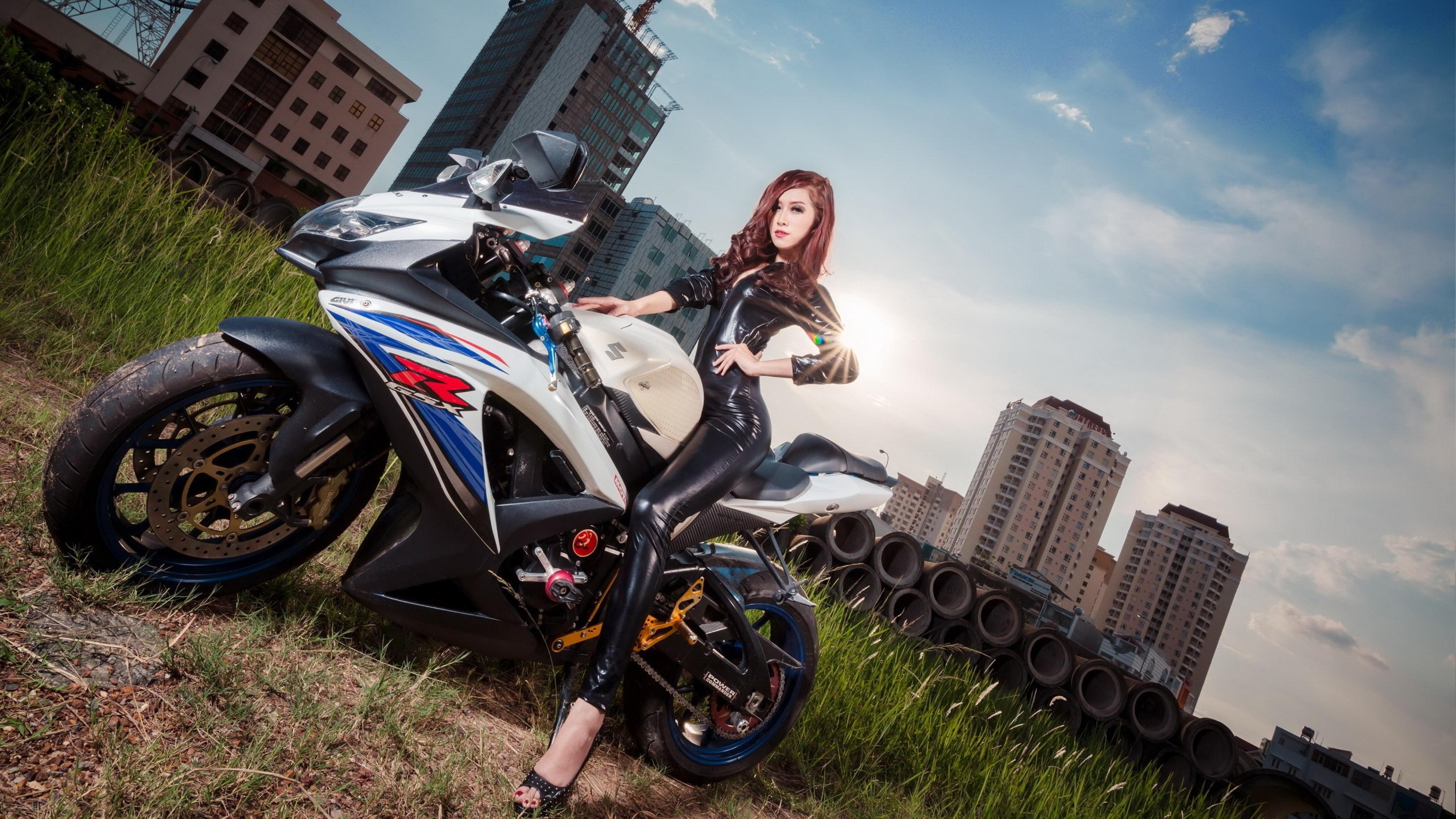 Девушки машины мотоциклы. Suzuki GSX r1000 и девушка. Suzuki GSXR 1000 эндуро. Suzuki GSX 600 R И девушки.