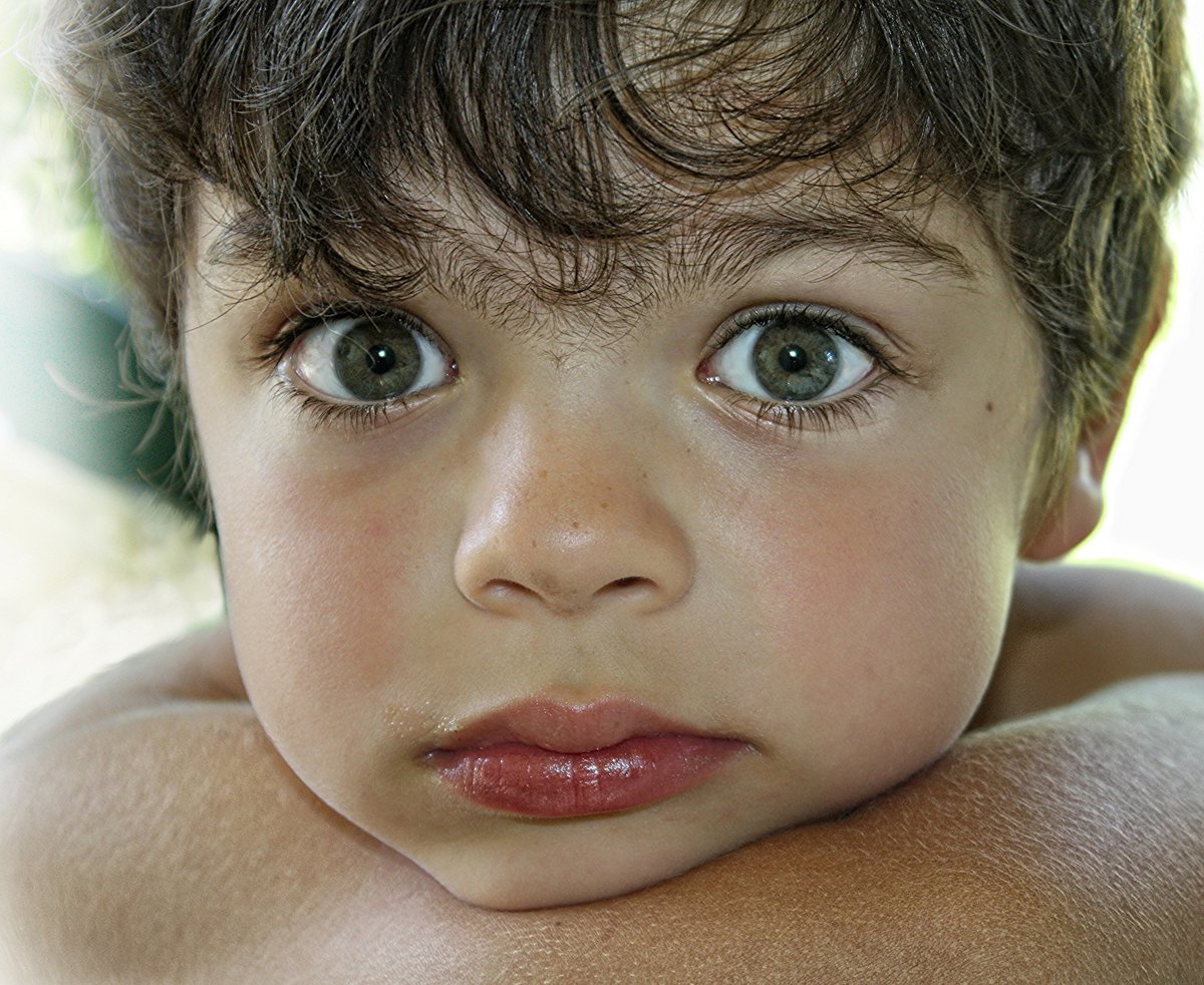 Включи глаза детей. Детские глаза. Серые глаза у ребенка. Малыш с серыми глазами. Дети с зелеными глазами.