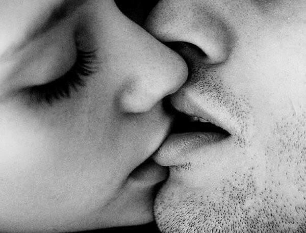Губы в поцелуе
