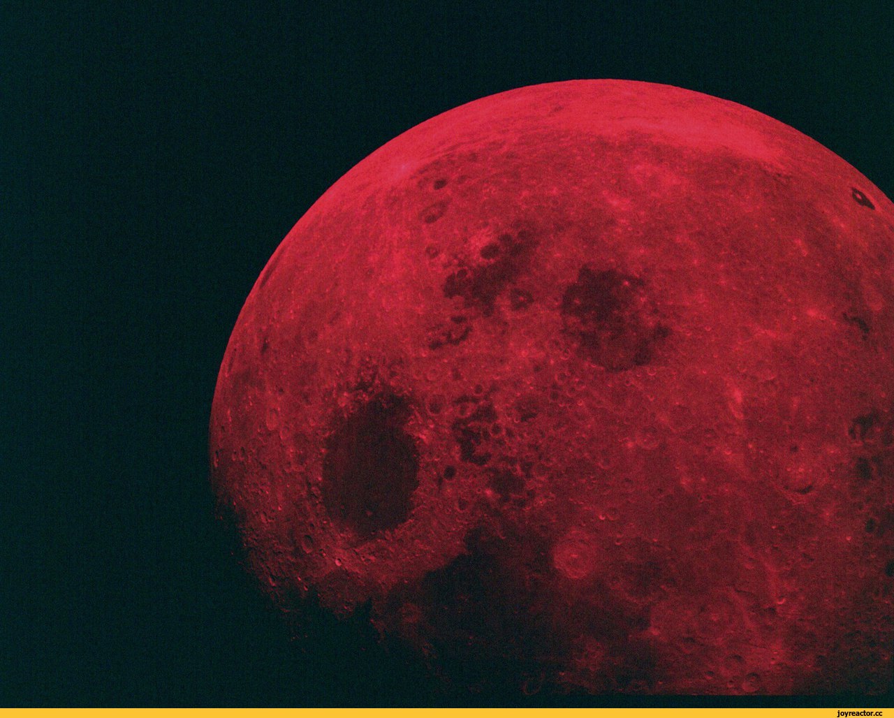 Купить кровавая луна. Кроваво- красная киллеровская Луна. Кровавая Луна затмение. Кровавая Луна явление. Красное лунное затмение.