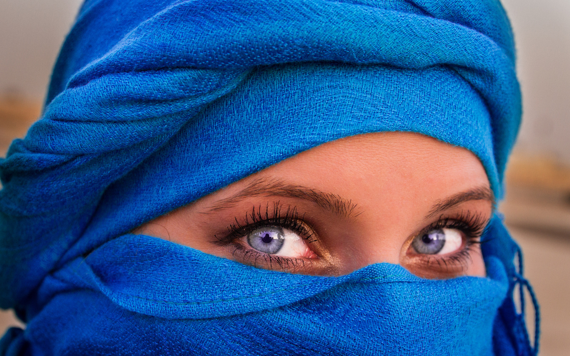Под паранджой. Чадра и паранджа. Чадра паранджа хиджаб. Марокко паранджа. Хиджаб паранджа чадра никаб.