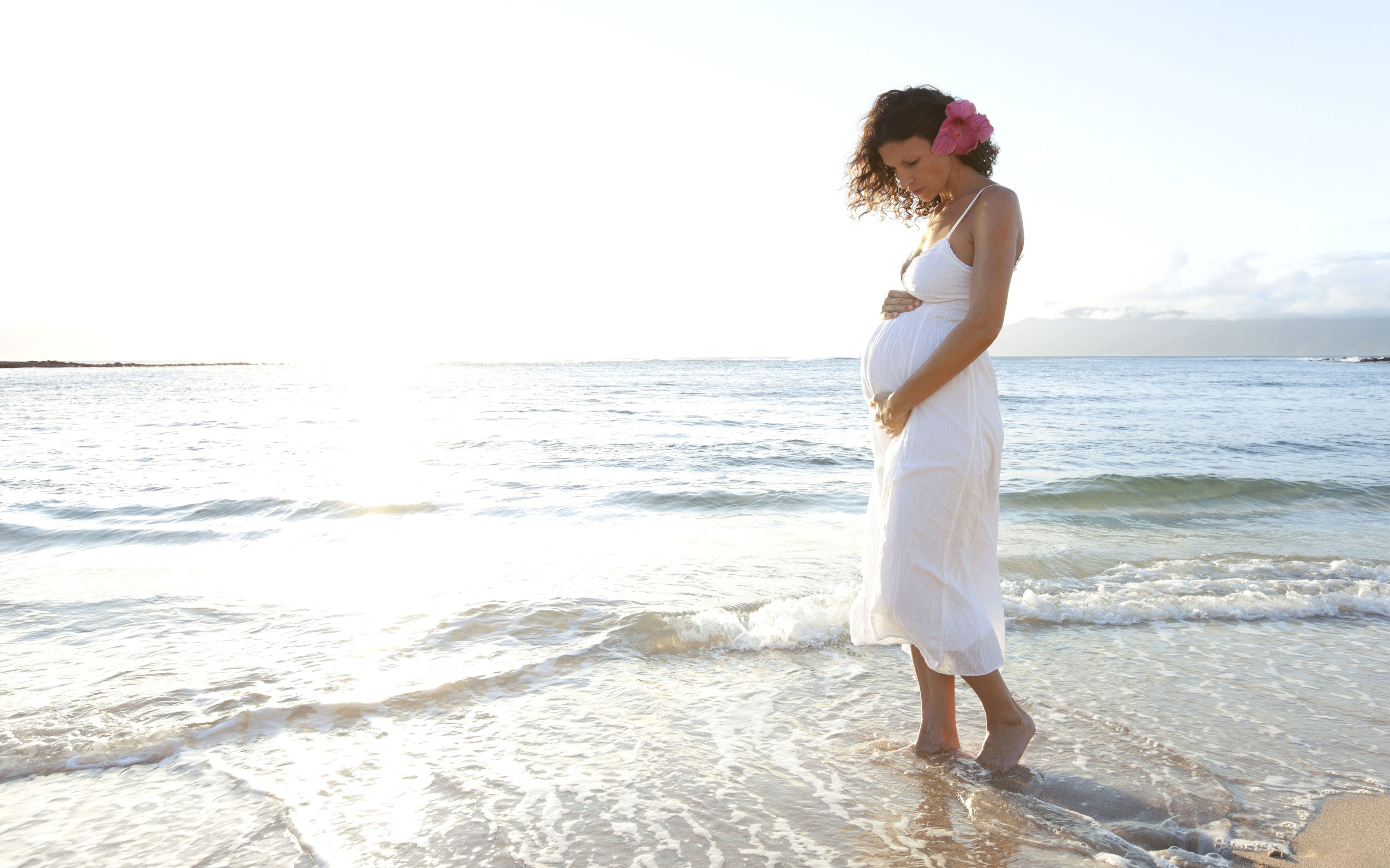 Фото беременных девушек нудисток на пляже фото