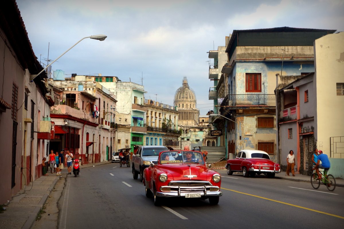 Кубинская гавана. Столица Кубы Гавана. Куба Гавана улицы. Гавана Центральная улица. Старая Гавана достопримечательности Куба.