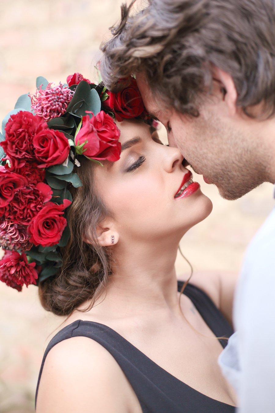 Kiss flowers. Цветок поцелуй. Поцелуй с цветами. Романтичные цветы. Красивые романтичные цветы.