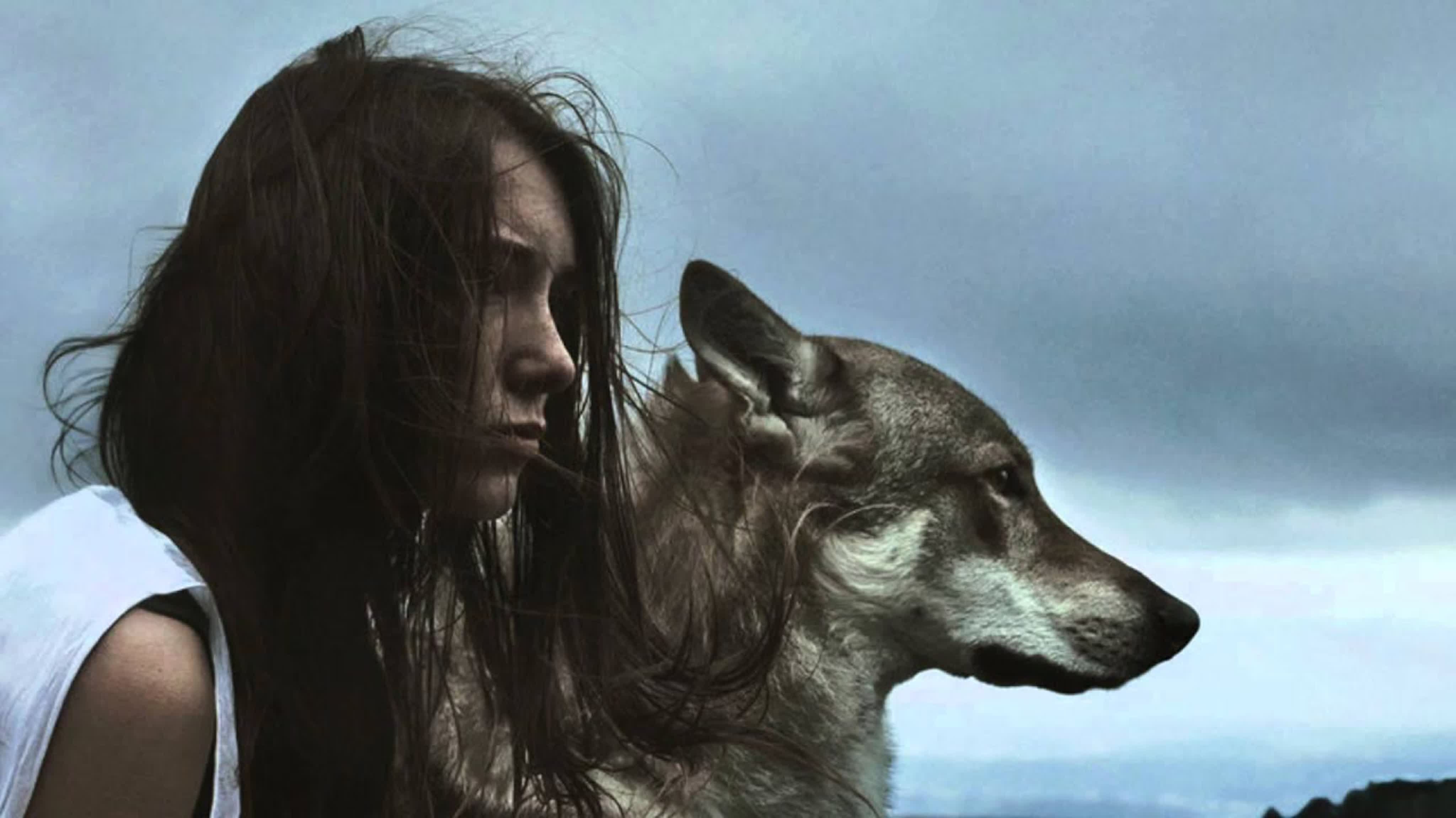 фото женщина волк