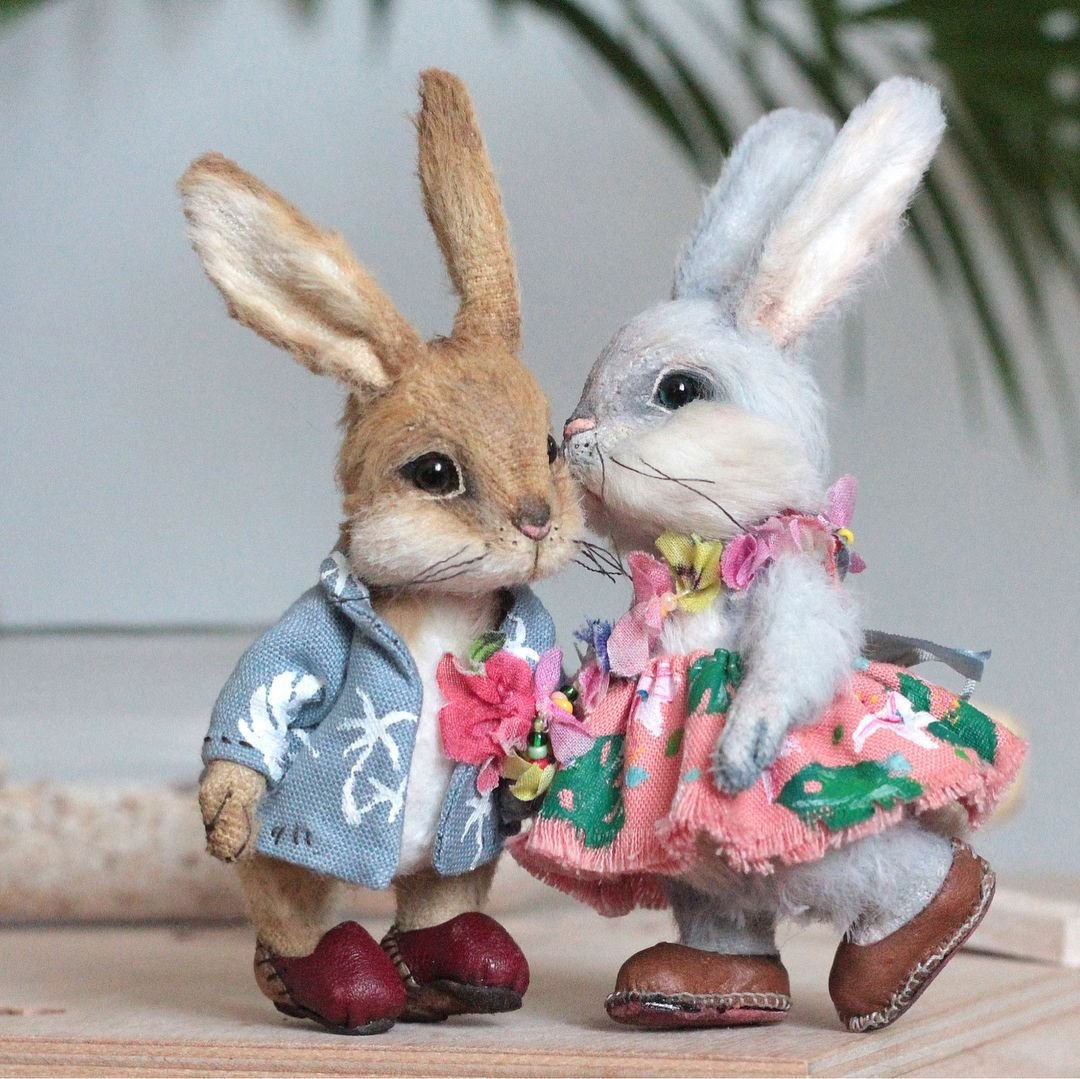 Зайка целует. Влюбленные зайцы. Пасхальный заяц. Влюбленные кролики. Два кролика.