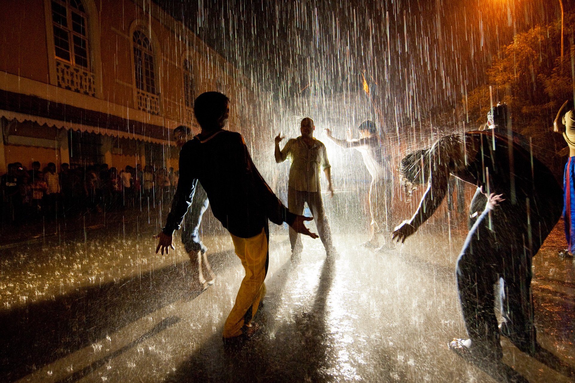 Танцы под дождем