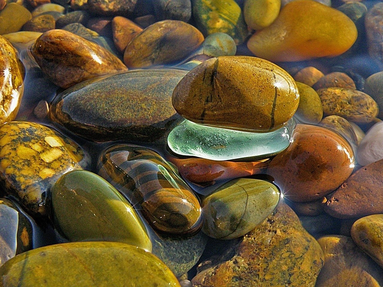 Звон камней. Камни кварц морская галька. "Золотые камушки" Байкала. Енисейская Речная галька. Красивые речные камни.