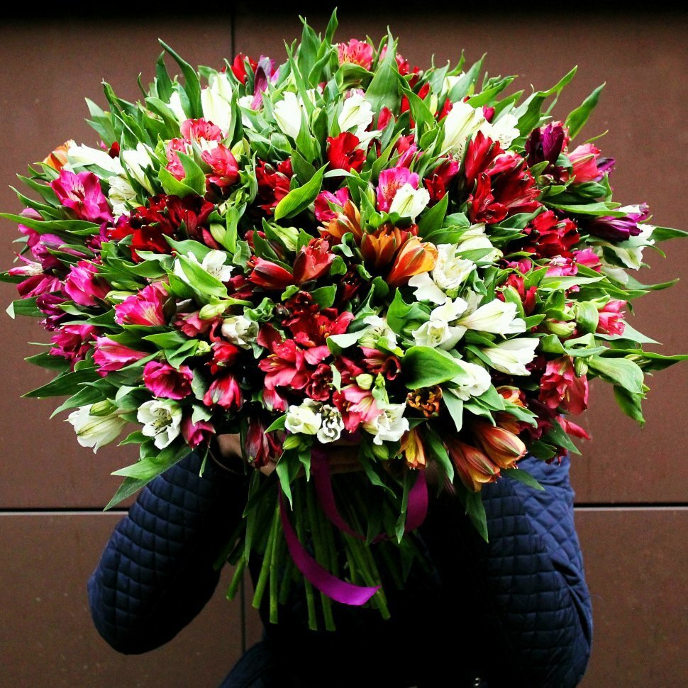 Популярные цветы для букетов арка для выпускного в детском