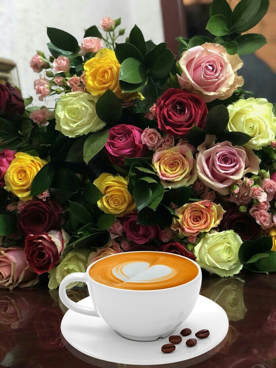 Добрейшего утречка цветы. Кофе и цветы. Доброе утро цветы. Цветы и кофе с добрым утром. Красивые утренние цветы.
