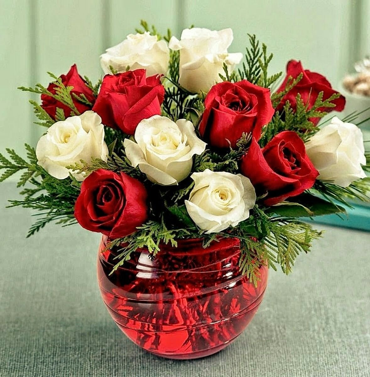 Как сохранить свежие розы в вазе. Красивый букет. Шикарные цветы. Букет цветов в вазе. Шикарный букет цветов.
